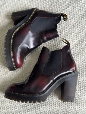 Dr Doc Martens Hurston women’s Burgundy high heel shoes. Sz8